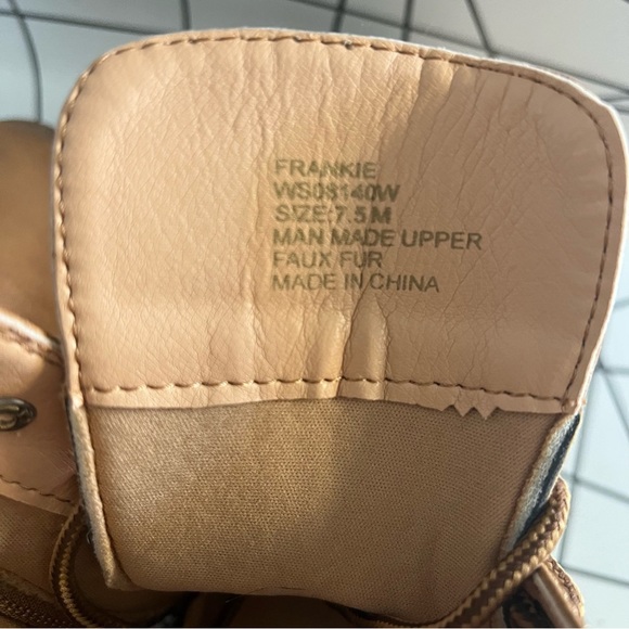 Women's Fur-Lined Lace-Up Boots Size 7.5 Brown, tan - Picture 5 of 7